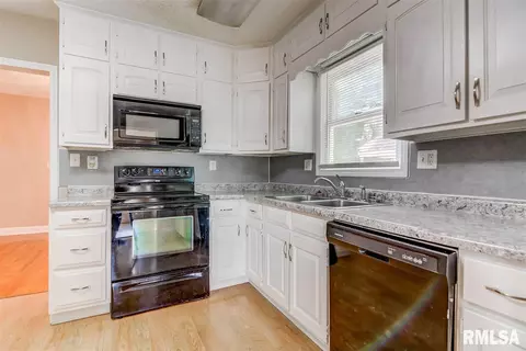 2727 S State St, Springfield, IL 62704 photo 8
