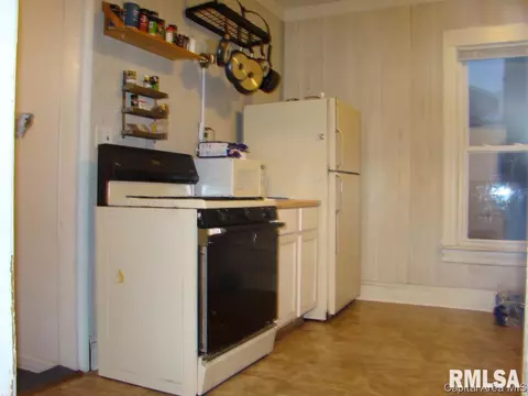 1023 W Calhoun Ave, Springfield, IL 62702 photo 3