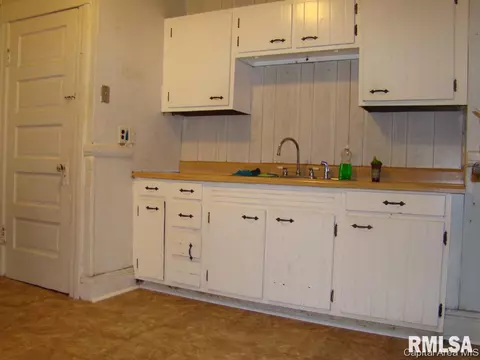 1023 W Calhoun Ave, Springfield, IL 62702 photo 4