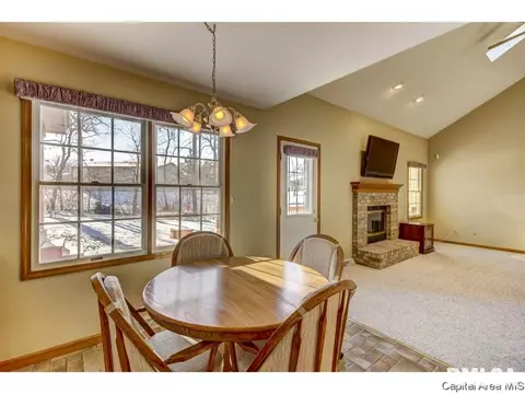 2552 Chapel Hill Rd, Springfield, IL 62704 photo 8