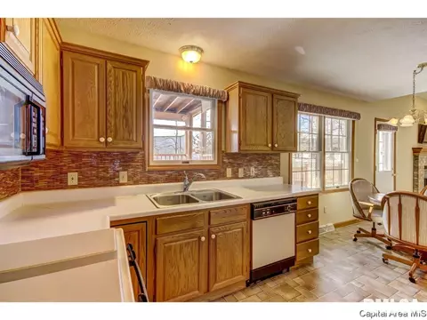 2552 Chapel Hill Rd, Springfield, IL 62704 photo 5
