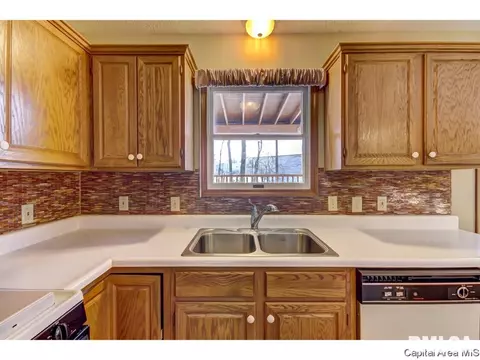 2552 Chapel Hill Rd, Springfield, IL 62704 photo 4