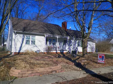 305 W Jackson St, Abingdon, IL 61410 photo 2