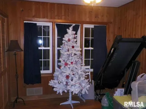 305 W Jackson St, Abingdon, IL 61410 photo 18