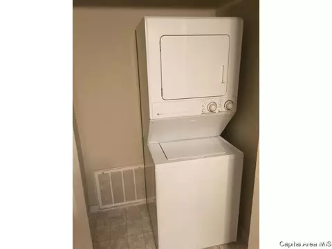 8 Sycamore Row, Springfield, IL 62702 photo 7