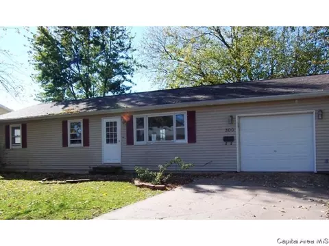300 N Cedar, Abingdon, IL 61410 photo 1