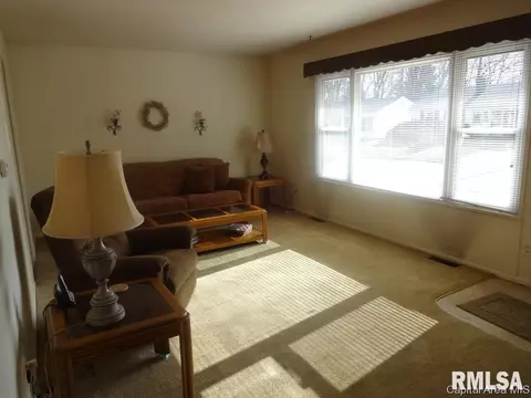 2307 E Dover Dr, Springfield, IL 62703 photo 3