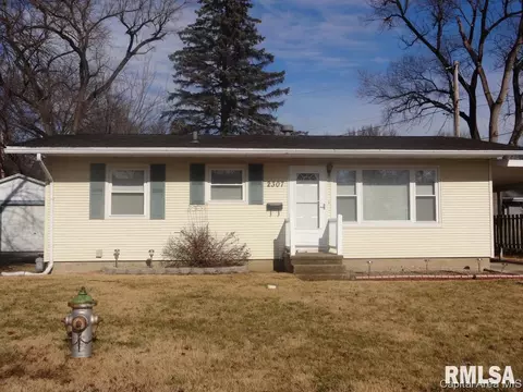2307 E Dover Dr, Springfield, IL 62703 photo 2