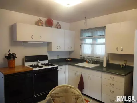 2307 E Dover Dr, Springfield, IL 62703 photo 5