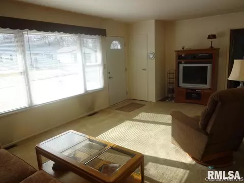 2307 E Dover Dr, Springfield, IL 62703 photo 4