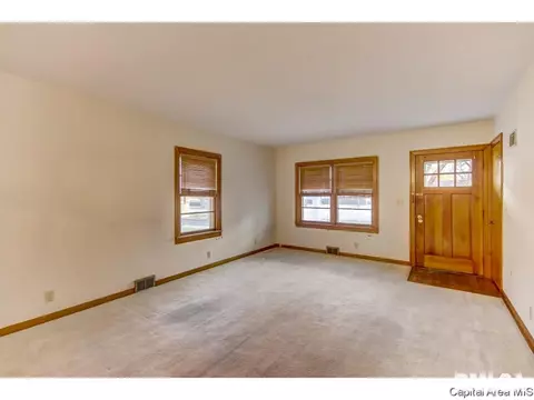 2317 S Whittier Ave, Springfield, IL 62704 photo 2