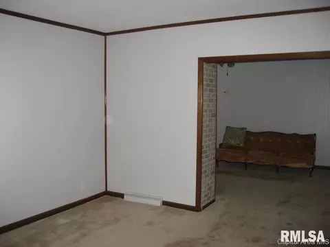 2257 S 10th St, Springfield, IL 62703 photo 5
