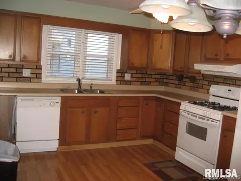 2257 S 10th St, Springfield, IL 62703 photo 8
