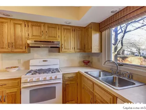 111 Golf Rd, Springfield, IL 62704 photo 8