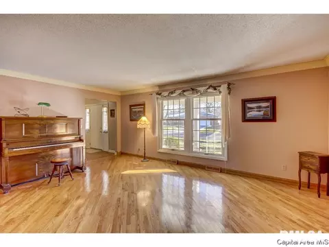 111 Golf Rd, Springfield, IL 62704 photo 4