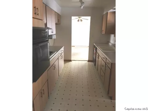 95 Radcliff Rd, Springfield, IL 62703 photo 2