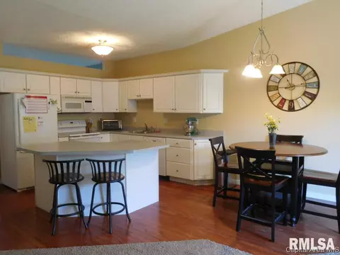 2818 Cronin Dr, Springfield, IL 62711 photo 2
