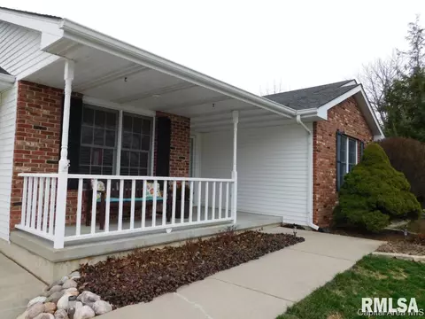 825 E Spruce St, Chatham, IL 62629 photo 3