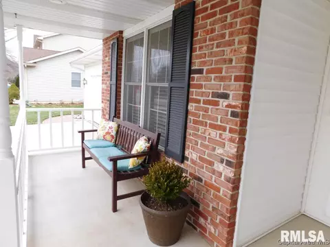 825 E Spruce St, Chatham, IL 62629 photo 5