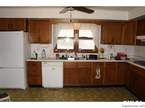 261 E Banister Rd, Springfield, IL 62707 photo 2