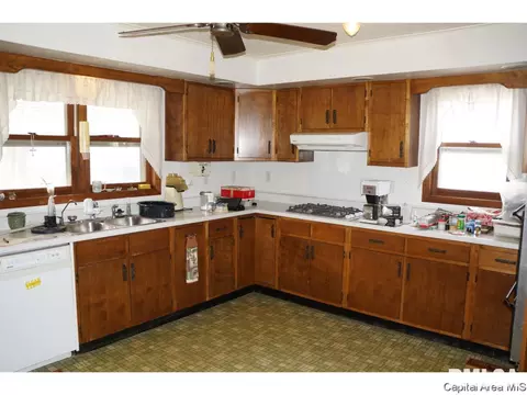 261 E Banister Rd, Springfield, IL 62707 photo 3