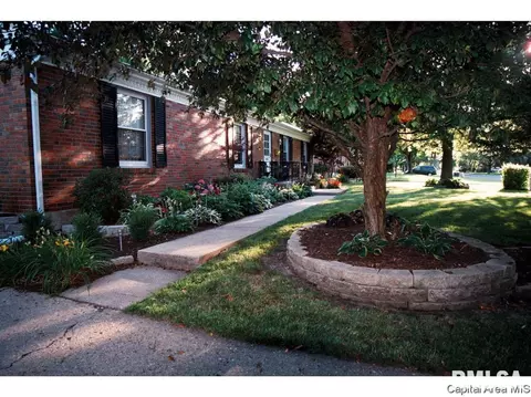 2218 Greenbriar Rd, Springfield, IL 62704 photo 1