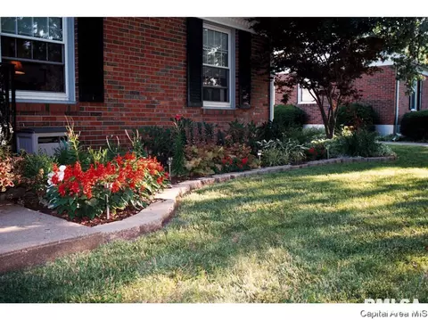 2218 Greenbriar Rd, Springfield, IL 62704 photo 2