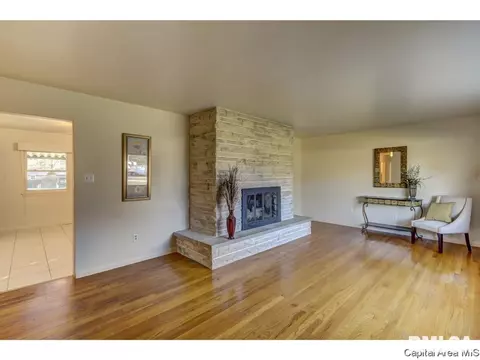 8 Nightingale Dr, Springfield, IL 62711 photo 4