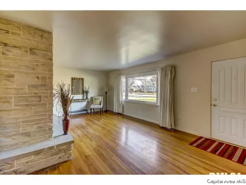 8 Nightingale Dr, Springfield, IL 62711 photo 3