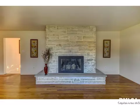 8 Nightingale Dr, Springfield, IL 62711 photo 5