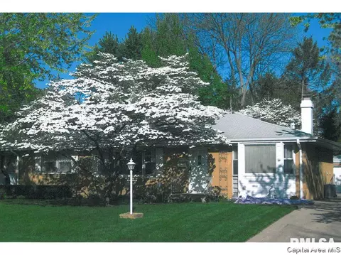913 Westview Dr, Springfield, IL 62704 photo 1