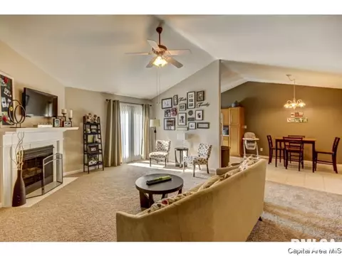 3708 Kerry Blvd, Springfield, IL 62712 photo 2