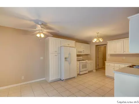 3701 Bergamot Dr, Springfield, IL 62712 photo 6