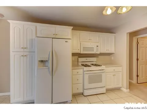 3701 Bergamot Dr, Springfield, IL 62712 photo 10