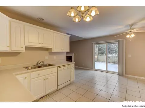 3701 Bergamot Dr, Springfield, IL 62712 photo 8