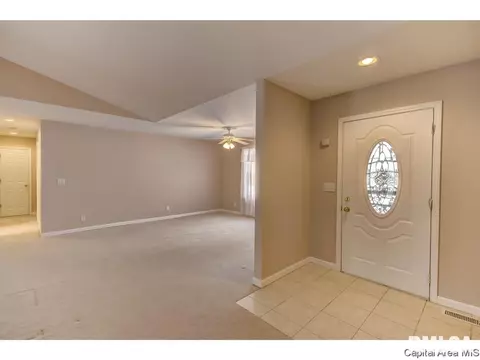 3701 Bergamot Dr, Springfield, IL 62712 photo 4