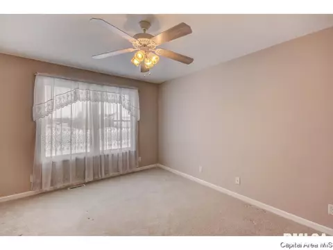 3701 Bergamot Dr, Springfield, IL 62712 photo 11