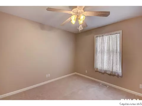 3701 Bergamot Dr, Springfield, IL 62712 photo 15