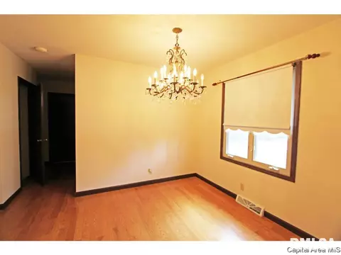 138 White Birch, Springfield, IL 62712 photo 6