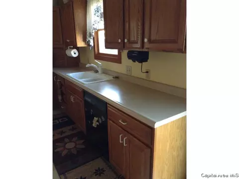 445 E North, Roodhouse, IL 62082 photo 9