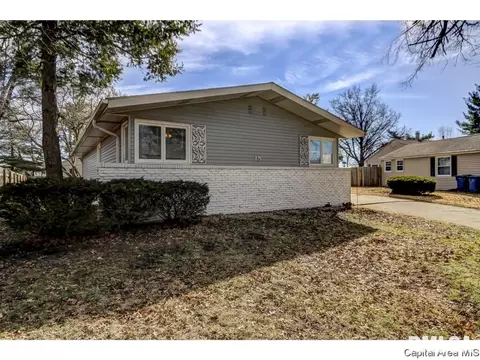 18 Andover Dr, Springfield, IL 62704 photo 2