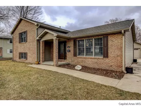 2235 Fairway Dr, Springfield, IL 62704 photo 1