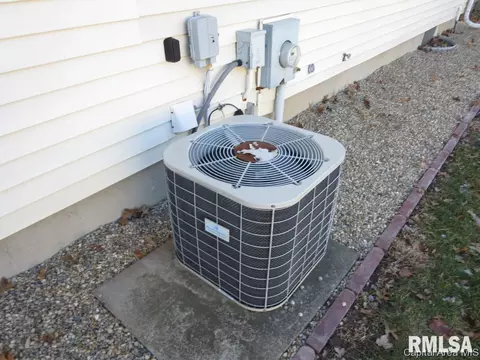 3013 E Griffiths Ave, Springfield, IL 62702 photo 5