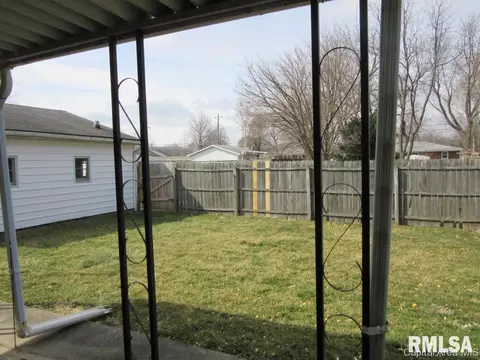 2116 Dunwich Dr, Springfield, IL 62702 photo 3