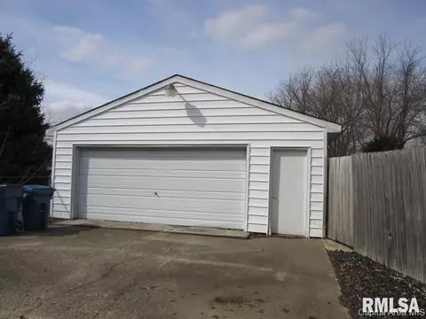 2116 Dunwich Dr, Springfield, IL 62702 photo 2