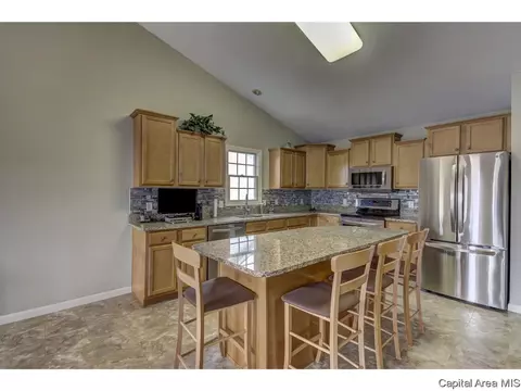 5305 Manhattan Dr, Springfield, IL 62711 photo 4