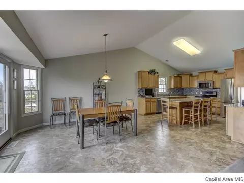5305 Manhattan Dr, Springfield, IL 62711 photo 2