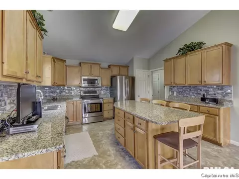 5305 Manhattan Dr, Springfield, IL 62711 photo 3