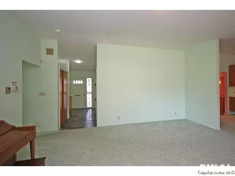 802 Kenyon Dr, Springfield, IL 62704 photo 2