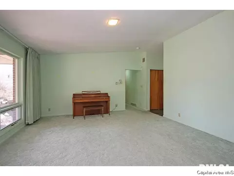 802 Kenyon Dr, Springfield, IL 62704 photo 3
